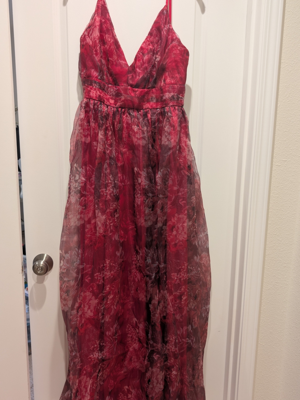 💞 BNWT Lulu's Floral Red Organza Maxi Dress with Spaghetti Straps